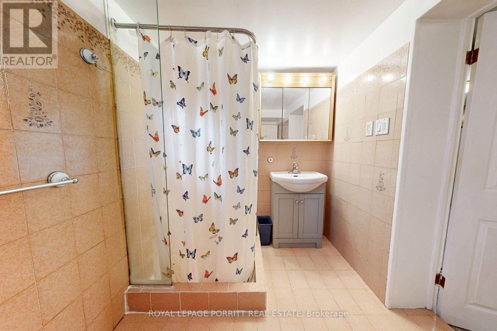 1435 Strathy Avenue, Mississauga, Ontario  L5E 2L3 - Photo 32 - W12851392