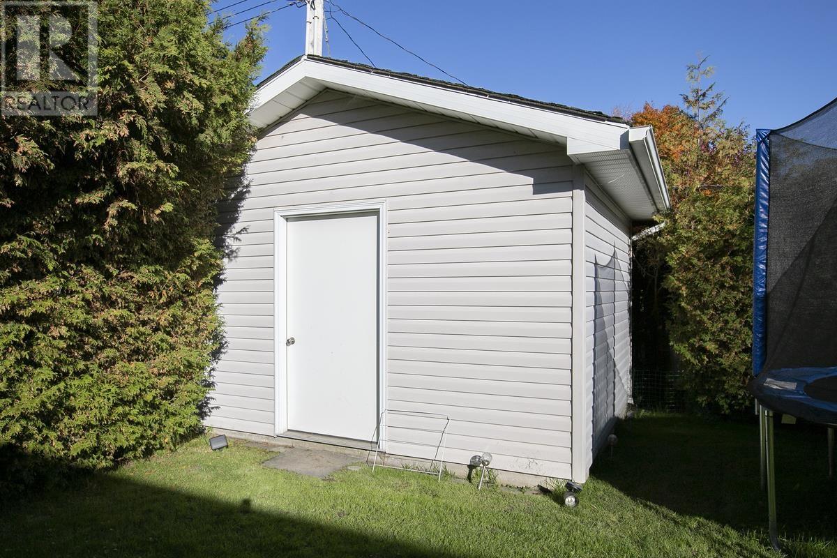856 Pine St, Sault Ste. Marie, Ontario  P6B 3G3 - Photo 7 - SM260037