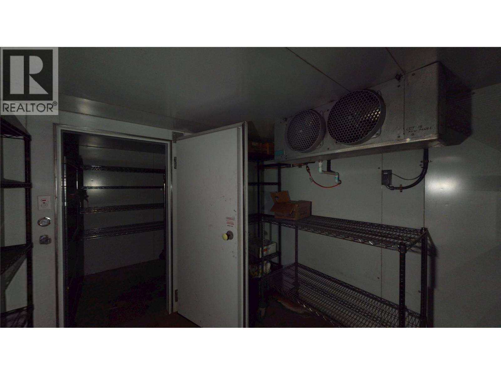 5388 93/95 Highway, Fairmont Hot Springs, British Columbia  V0A 1K4 - Photo 34 - 10384032