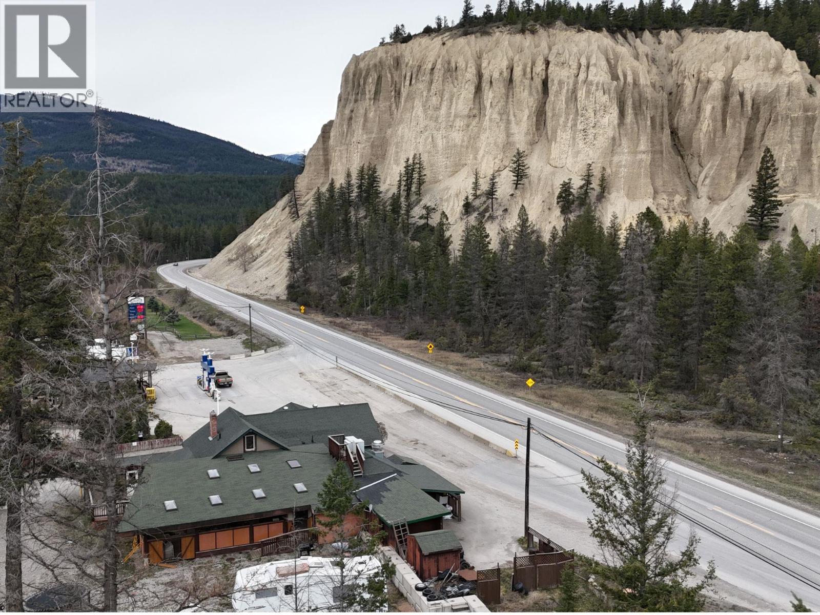 5388 93/95 Highway, Fairmont Hot Springs, British Columbia  V0A 1K4 - Photo 4 - 10384032