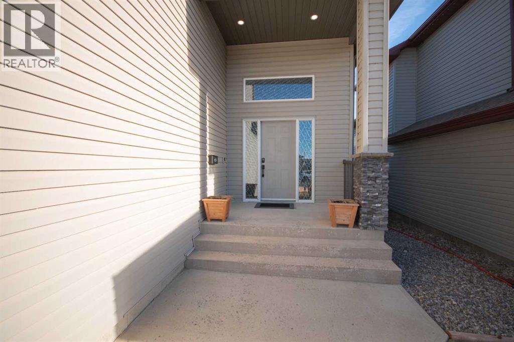 352 Tartan Circle W, Lethbridge, Alberta  T1J 0Z1 - Photo 2 - A2287753