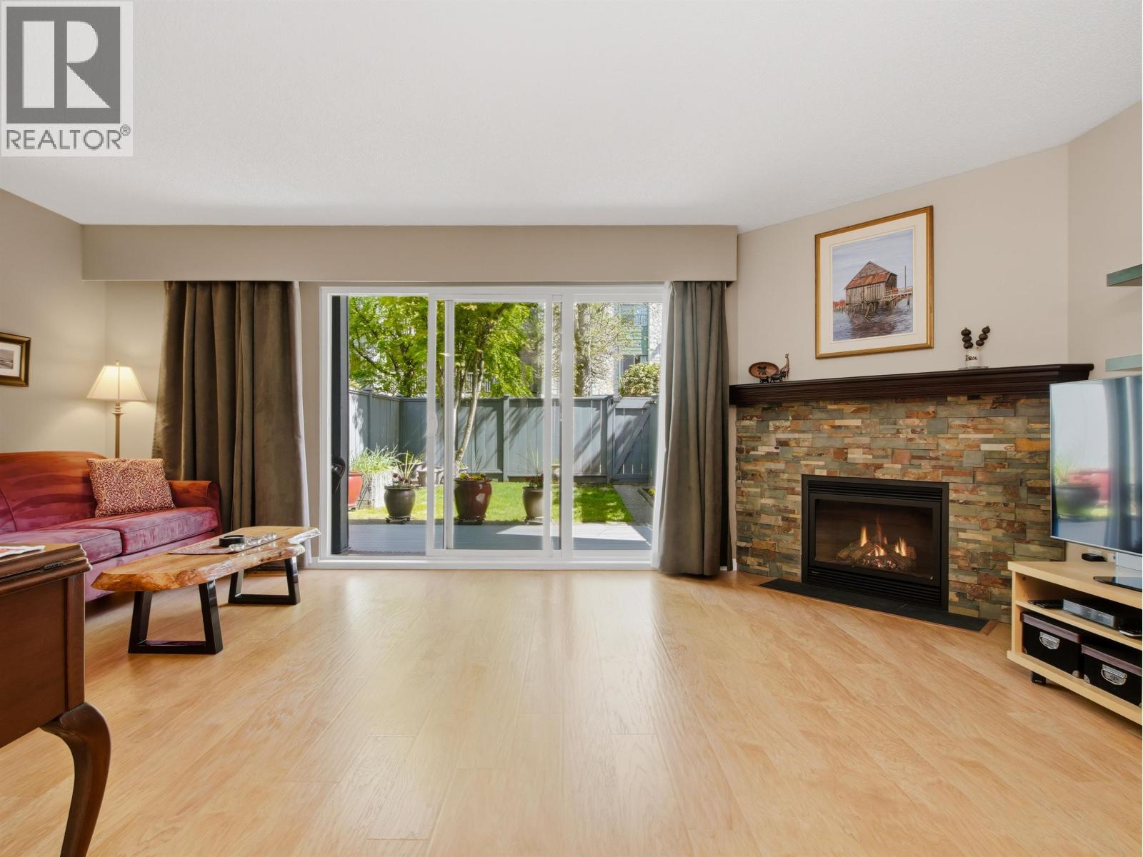 3862 Pentland Court, Burnaby, British Columbia  V3N 4L4 - Photo 4 - R3115436