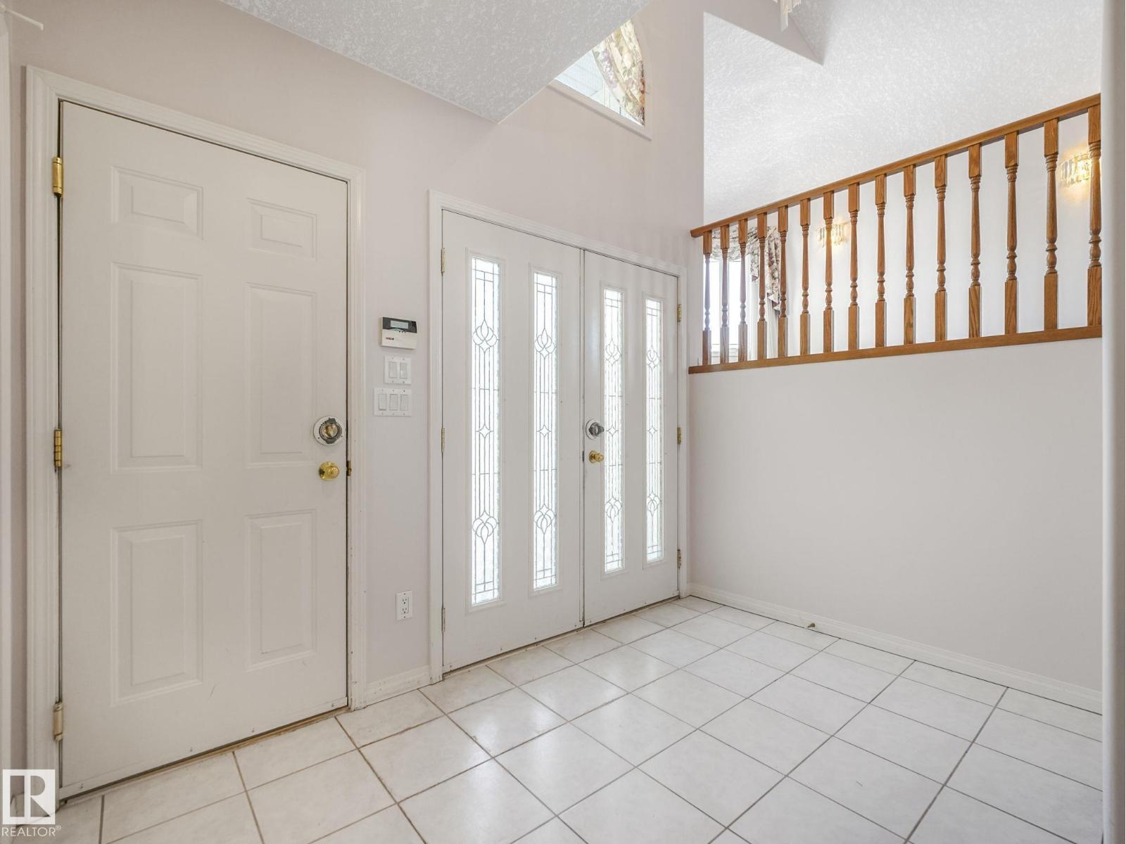 1054 Ormsby Cr Nw, Edmonton, Alberta  T5T 6J5 - Photo 4 - E4483778