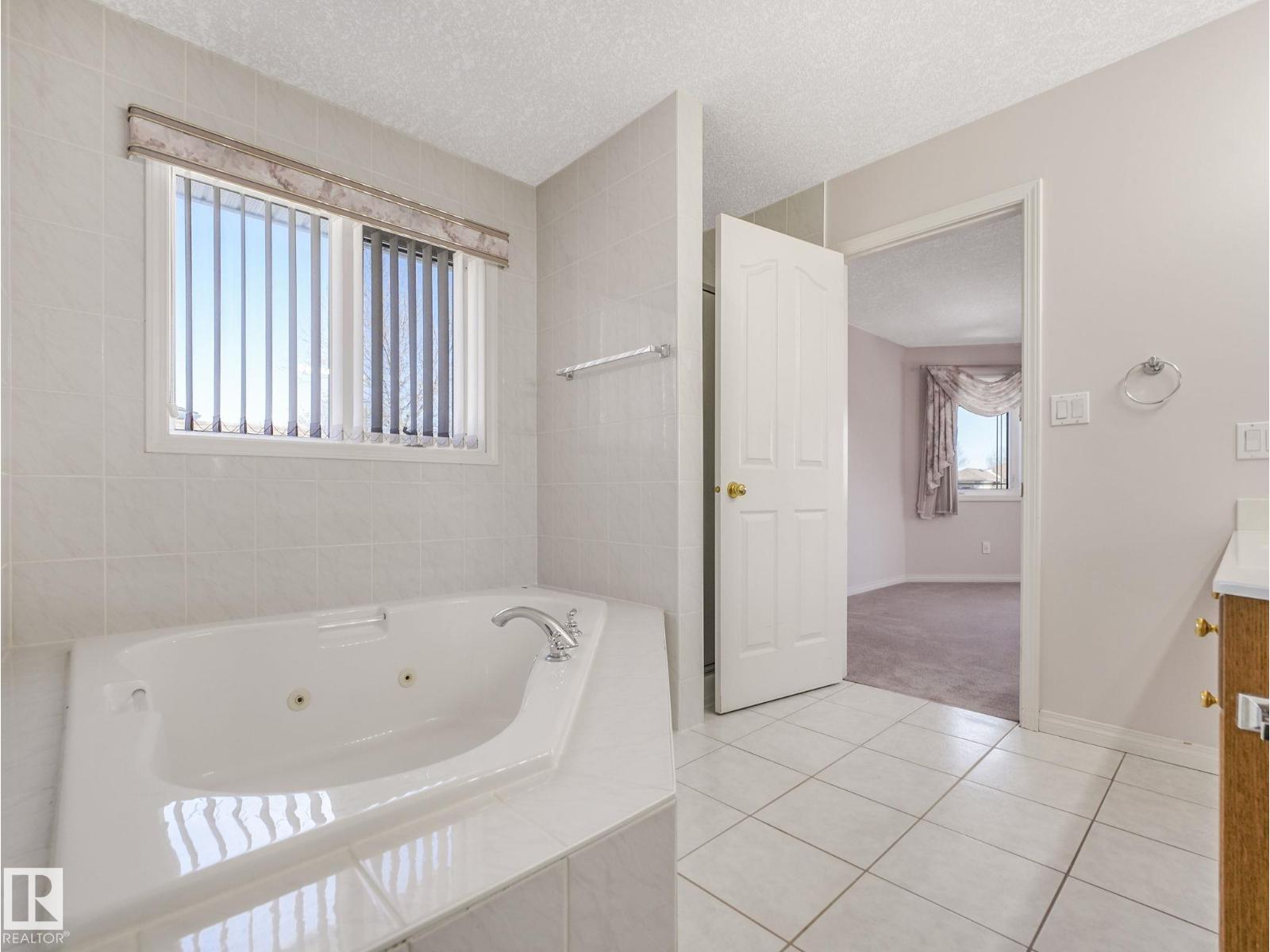 1054 Ormsby Cr Nw, Edmonton, Alberta  T5T 6J5 - Photo 25 - E4483778