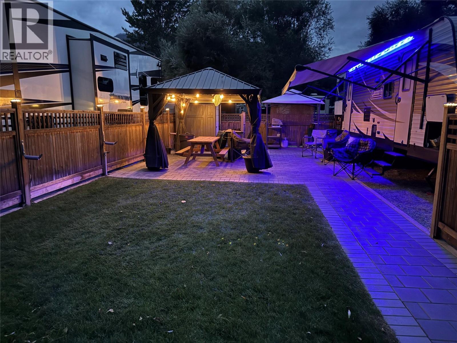 55 Cottonwood Drive N, Lee Creek, British Columbia  V0E 1M4 - Photo 11 - 10384755