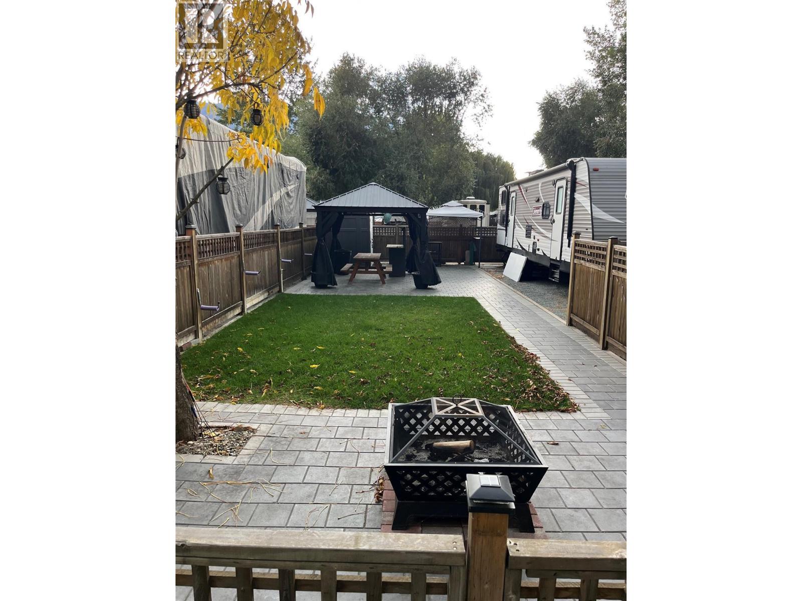 55 Cottonwood Drive N, Lee Creek, British Columbia  V0E 1M4 - Photo 7 - 10384755