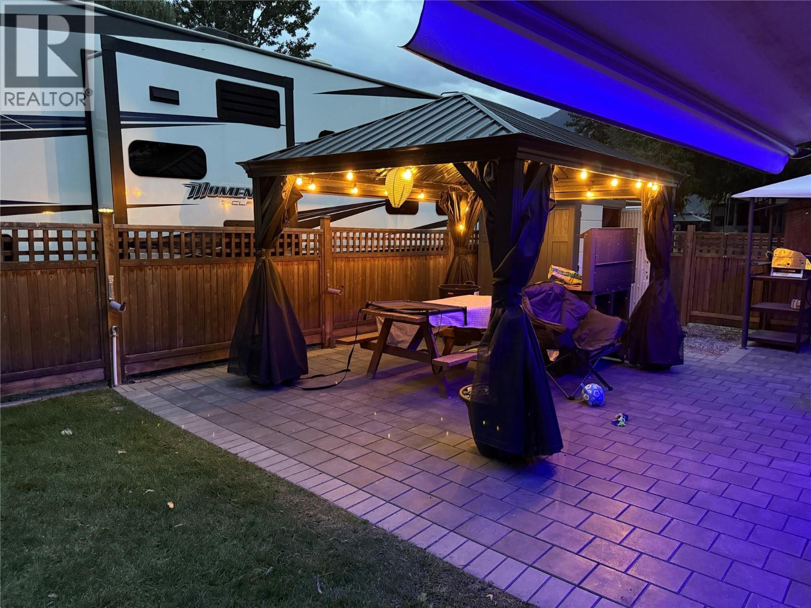 55 Cottonwood Drive N, Lee Creek, British Columbia  V0E 1M4 - Photo 9 - 10384755