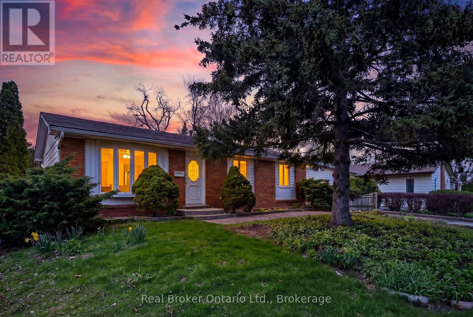 393 ENFIELD ROAD, Burlington, Ontario