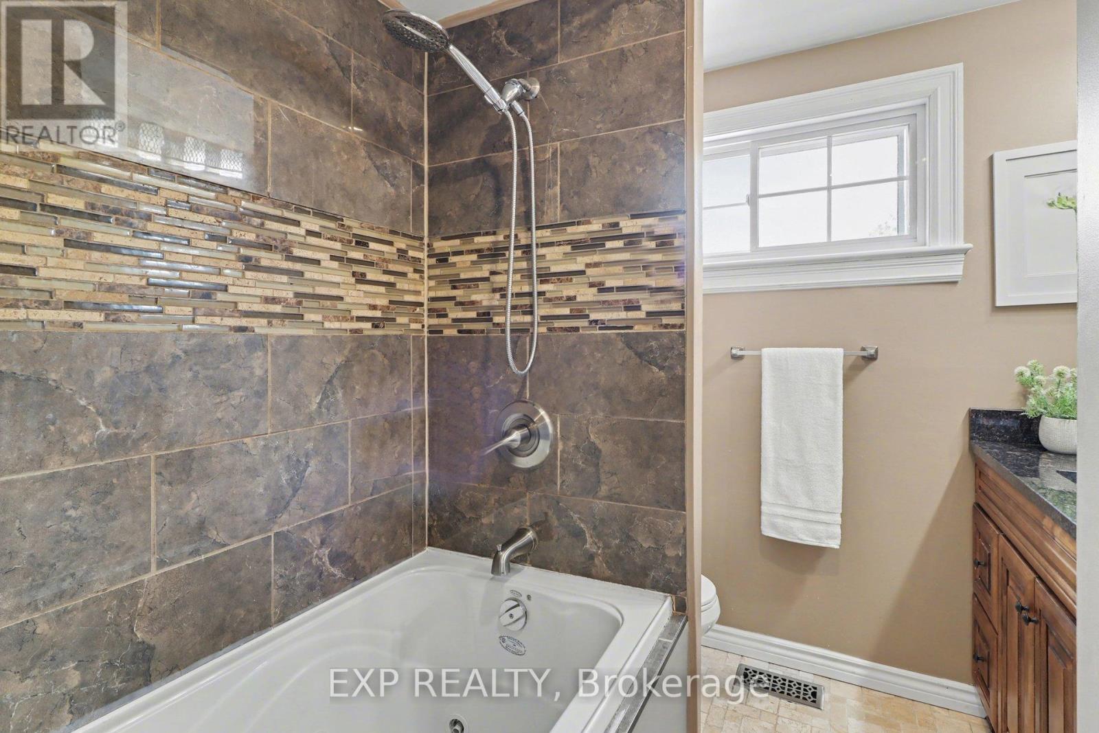 1528 Missyabit Drive, Ottawa, Ontario  K1E 2M6 - Photo 22 - X12920670