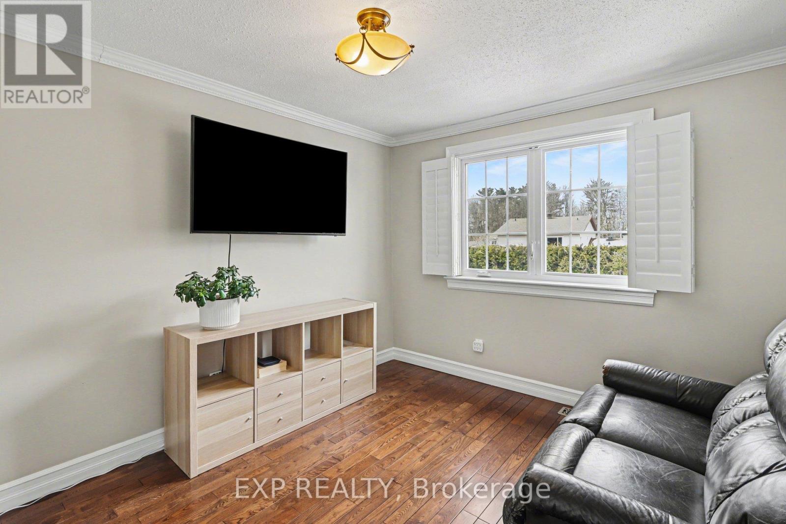 1528 Missyabit Drive, Ottawa, Ontario  K1E 2M6 - Photo 25 - X12920670