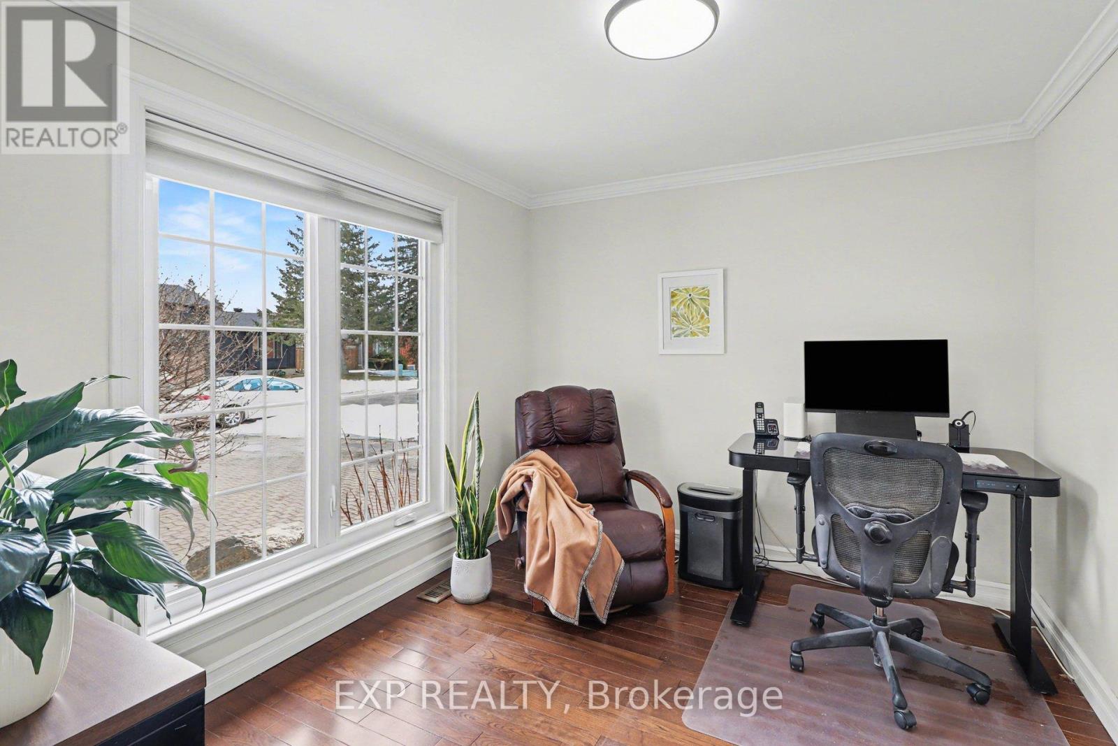 1528 Missyabit Drive, Ottawa, Ontario  K1E 2M6 - Photo 4 - X12920670