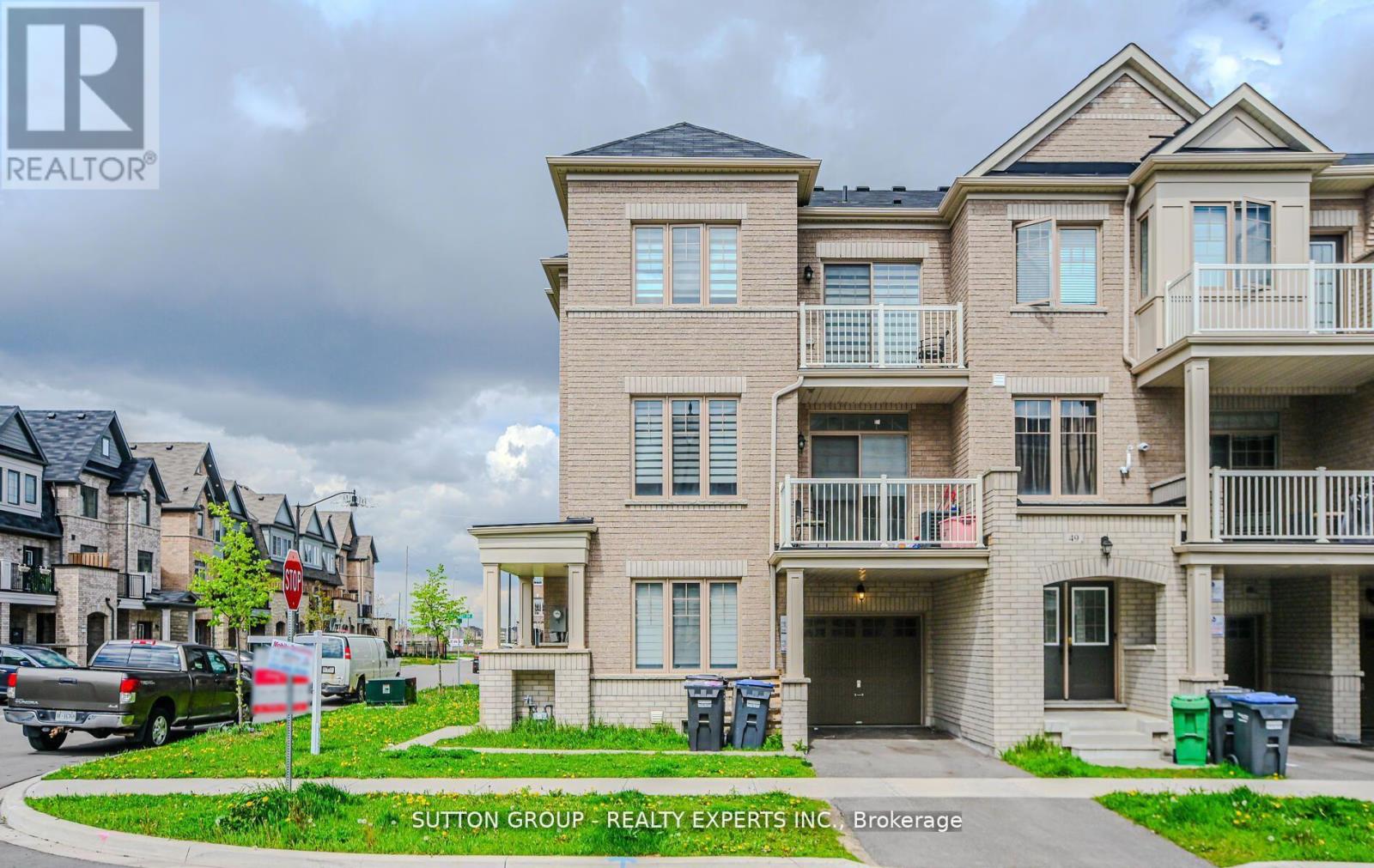65 Fruitvale Circle, Brampton, Ontario  L0P 1N0 - Photo 3 - W12976550