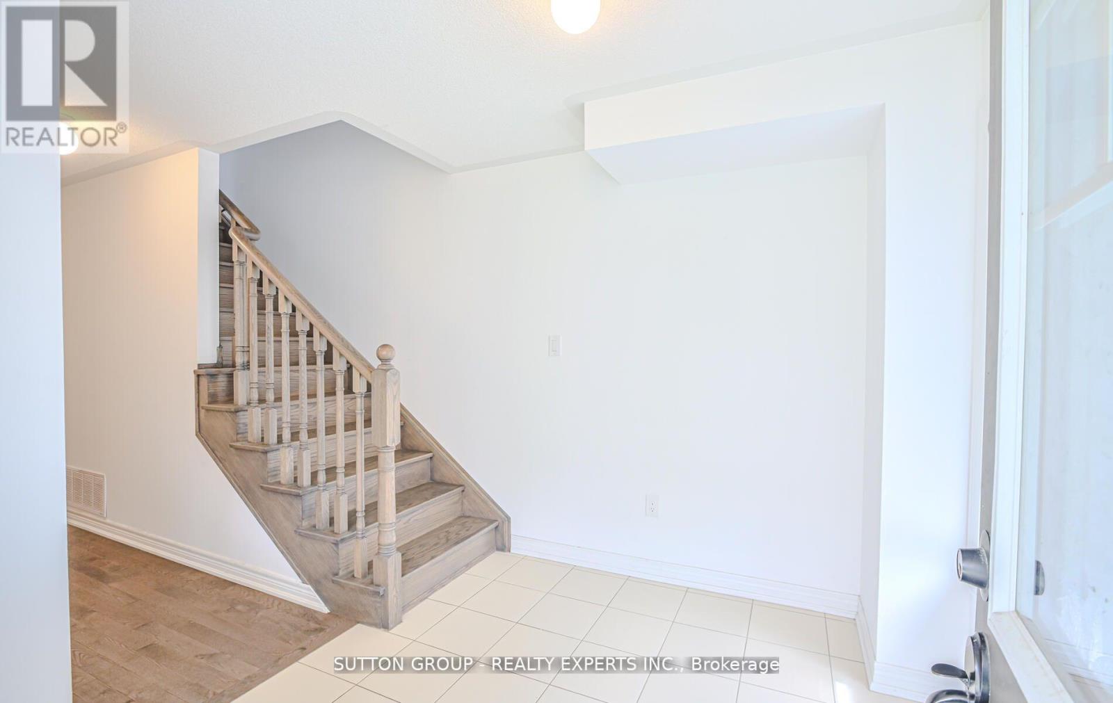 65 Fruitvale Circle, Brampton, Ontario  L0P 1N0 - Photo 8 - W12976550