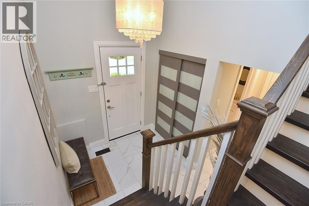 291 Carla Court, Burlington, Ontario  L7L 1P4 - Photo 4 - 40819719