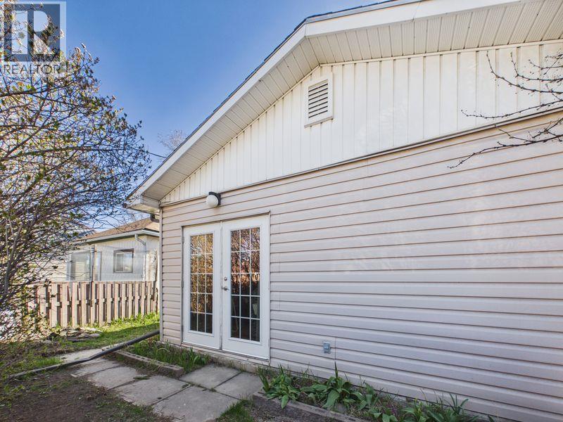 216 3rd Avenue S, Cranbrook, British Columbia  V1C 2B7 - Photo 2 - 10383669