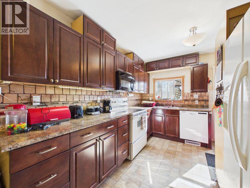 216 3rd Avenue S, Cranbrook, British Columbia  V1C 2B7 - Photo 5 - 10383669