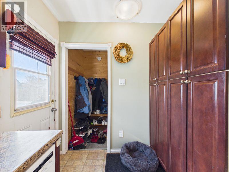 216 3rd Avenue S, Cranbrook, British Columbia  V1C 2B7 - Photo 8 - 10383669