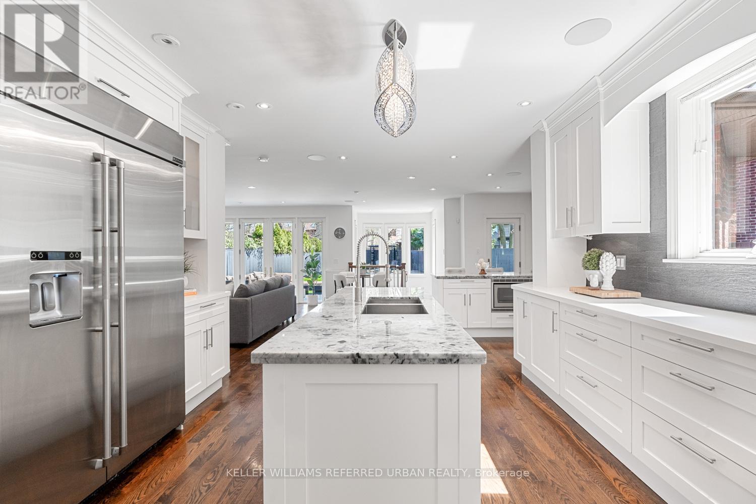 5 Lawrence Crescent, Toronto, Ontario  M4N 1M9 - Photo 3 - C13040522