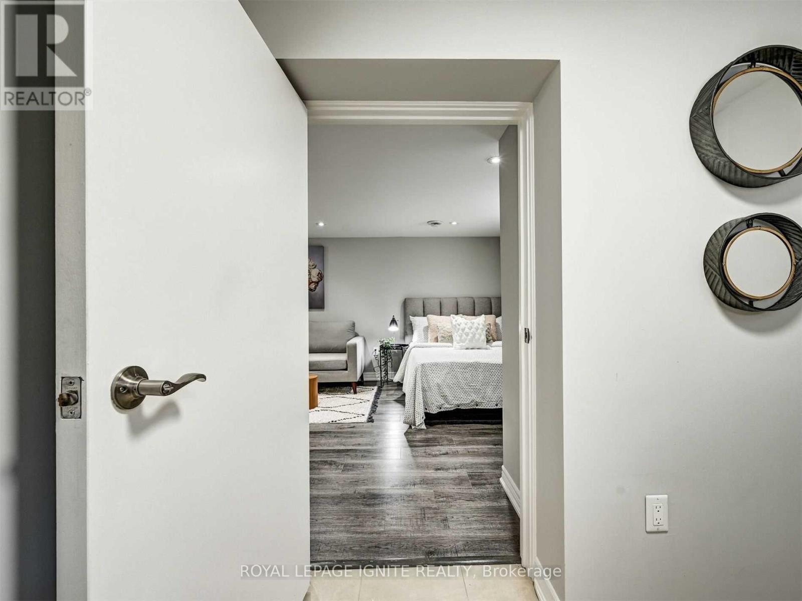 Bsmt Studio - 106 Gilroy Drive, Toronto, Ontario  M1P 2A1 - Photo 3 - E13040478