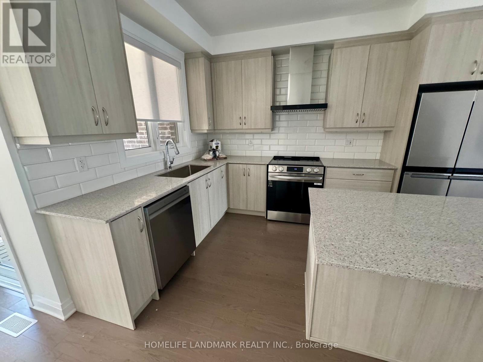 7 Wisla Avenue, Markham, Ontario  L6C 3M1 - Photo 7 - N13040600