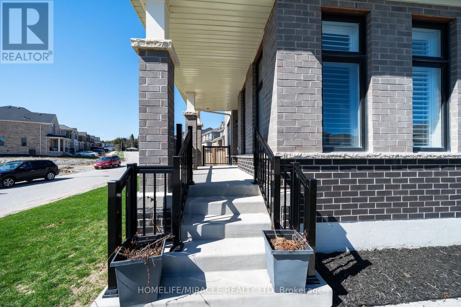1 Ainslie Hill Crescent, Georgina, Ontario  L0E 1R0 - Photo 7 - N13040608