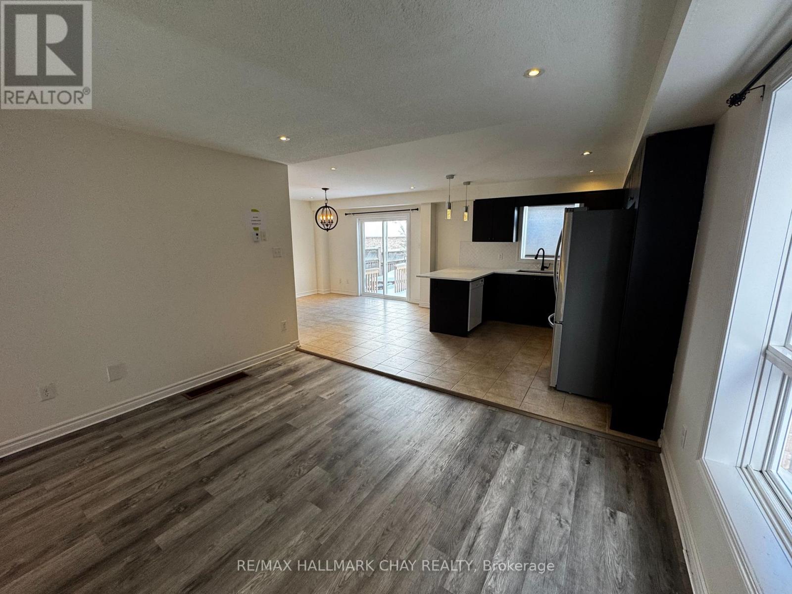 77 White Crescent, Barrie, Ontario  L4N 5Z9 - Photo 6 - S13040548