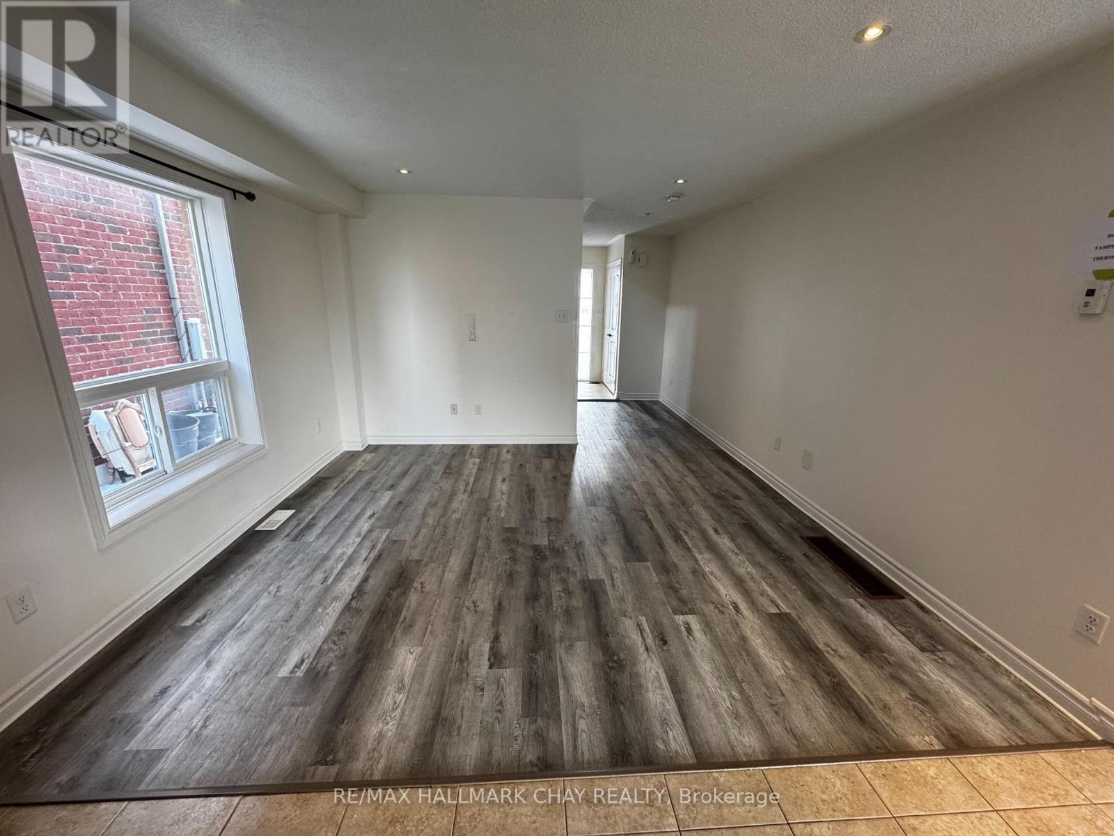 77 White Crescent, Barrie, Ontario  L4N 5Z9 - Photo 8 - S13040548