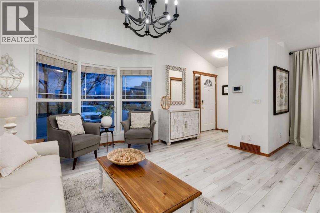 117 Cramond Crescent Se, Calgary, Alberta  T3M 1B8 - Photo 4 - A2287394