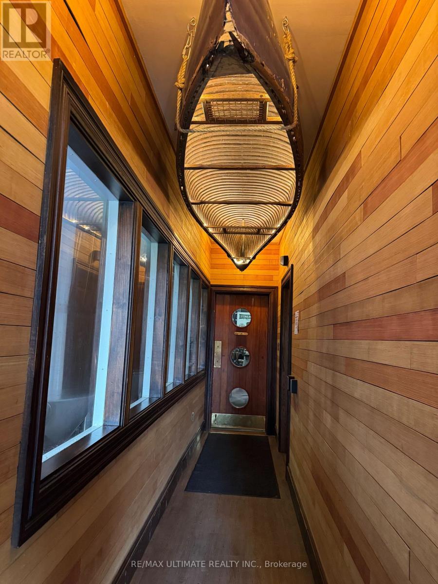 866 Lakeshore Road E, Mississauga, Ontario  L5E 1E1 - Photo 4 - W13040524