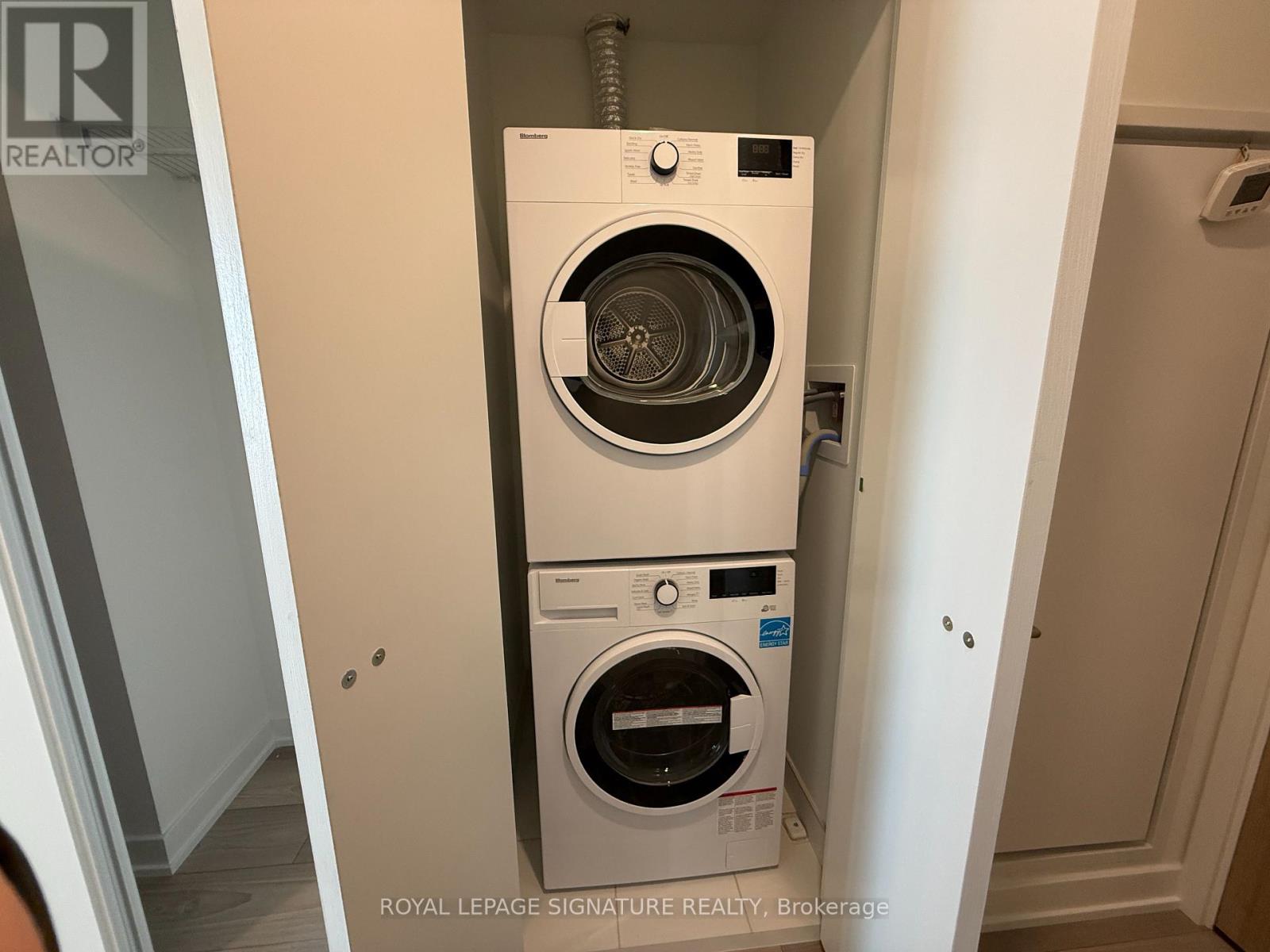 1713 - 1 Fairview Road E, Mississauga, Ontario  L5A 4C6 - Photo 2 - W13040554