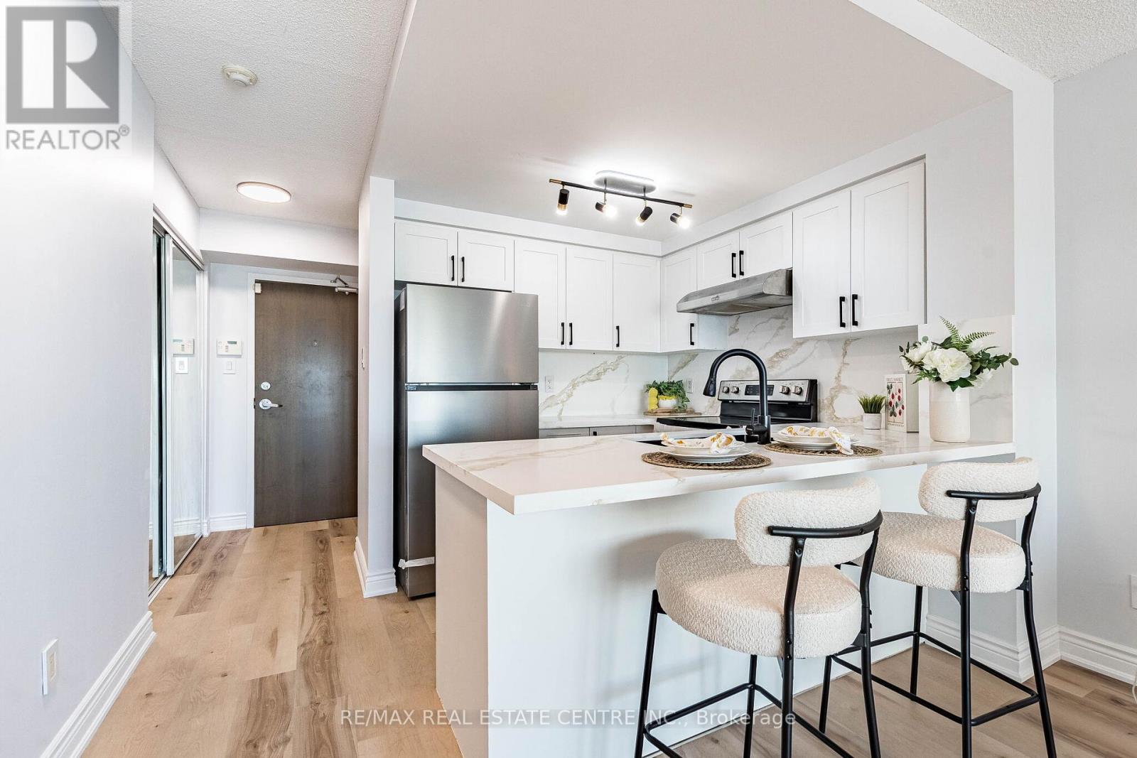 2203 - 9 George Street, Brampton, Ontario  L6X 0T6 - Photo 11 - W13040592