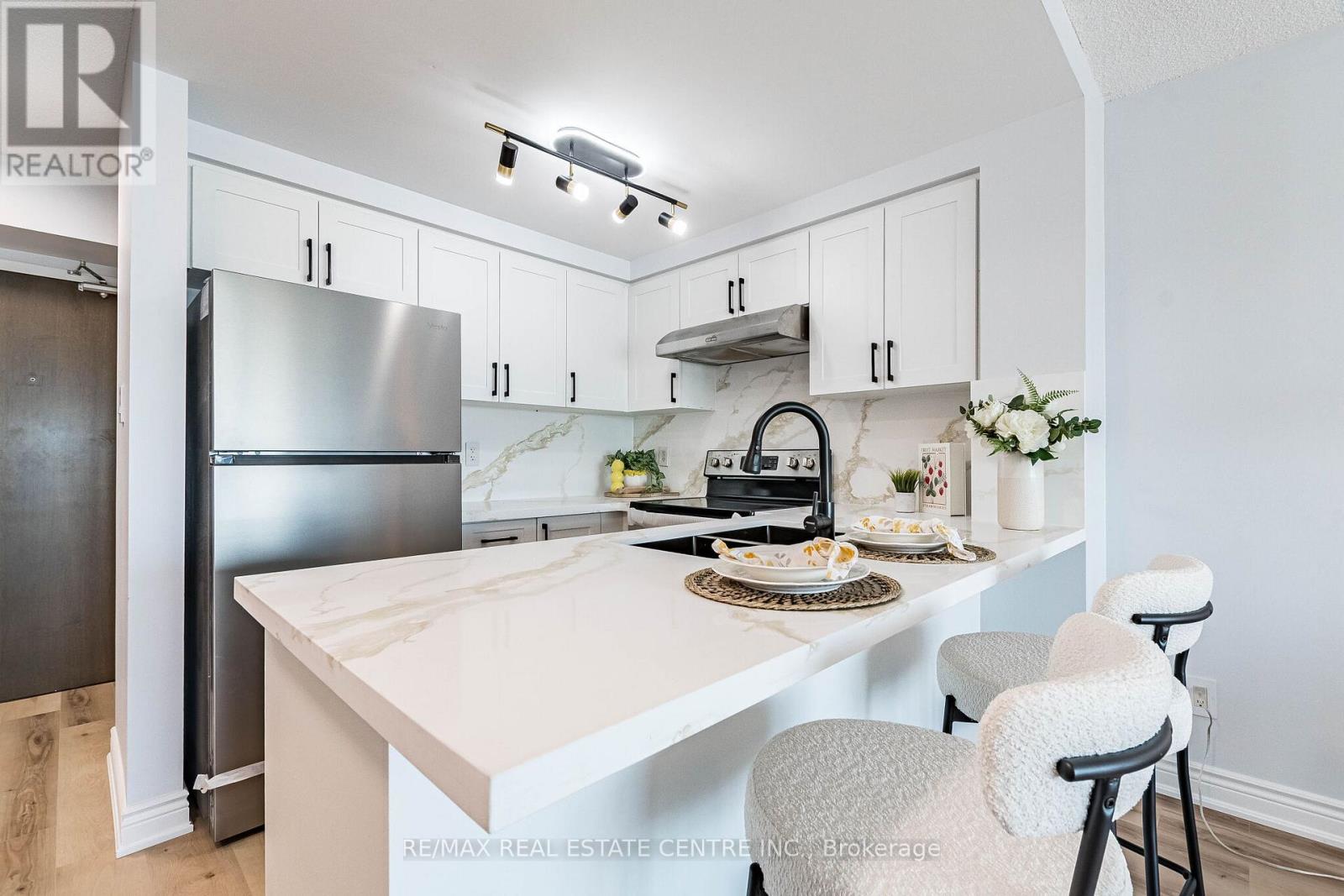 2203 - 9 George Street, Brampton, Ontario  L6X 0T6 - Photo 12 - W13040592