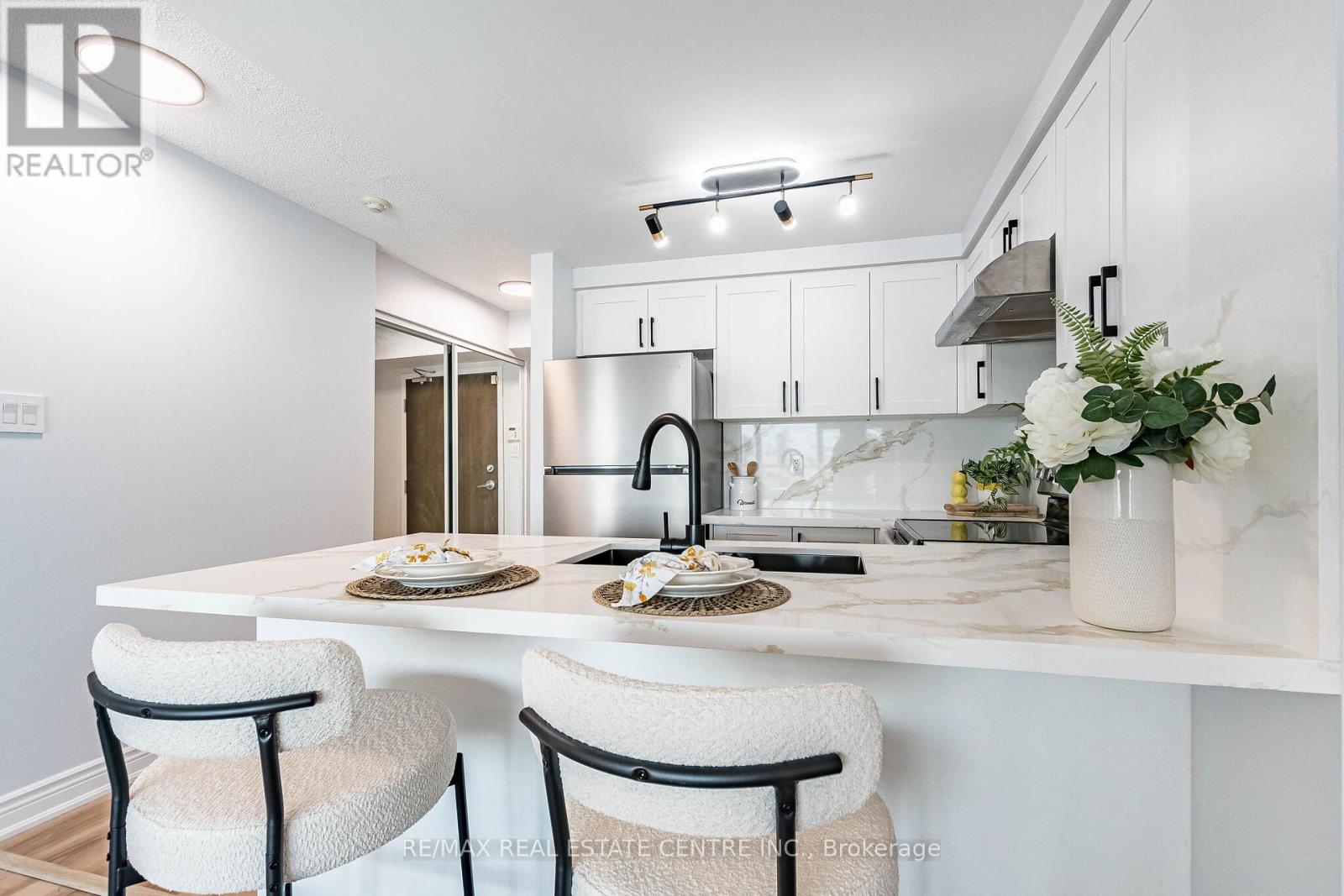 2203 - 9 George Street, Brampton, Ontario  L6X 0T6 - Photo 13 - W13040592