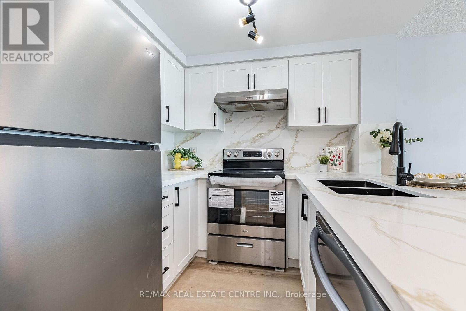 2203 - 9 George Street, Brampton, Ontario  L6X 0T6 - Photo 14 - W13040592