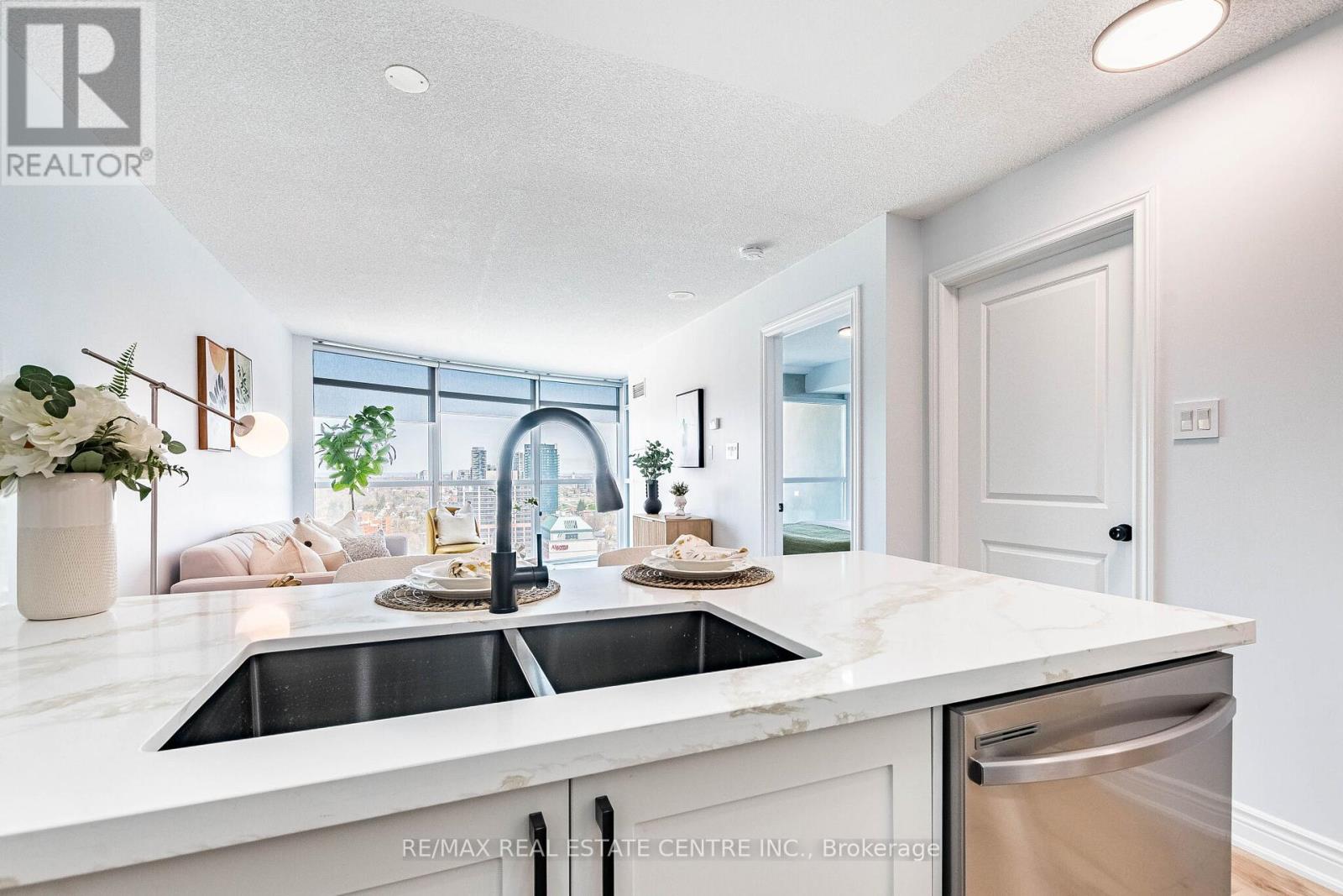 2203 - 9 George Street, Brampton, Ontario  L6X 0T6 - Photo 15 - W13040592