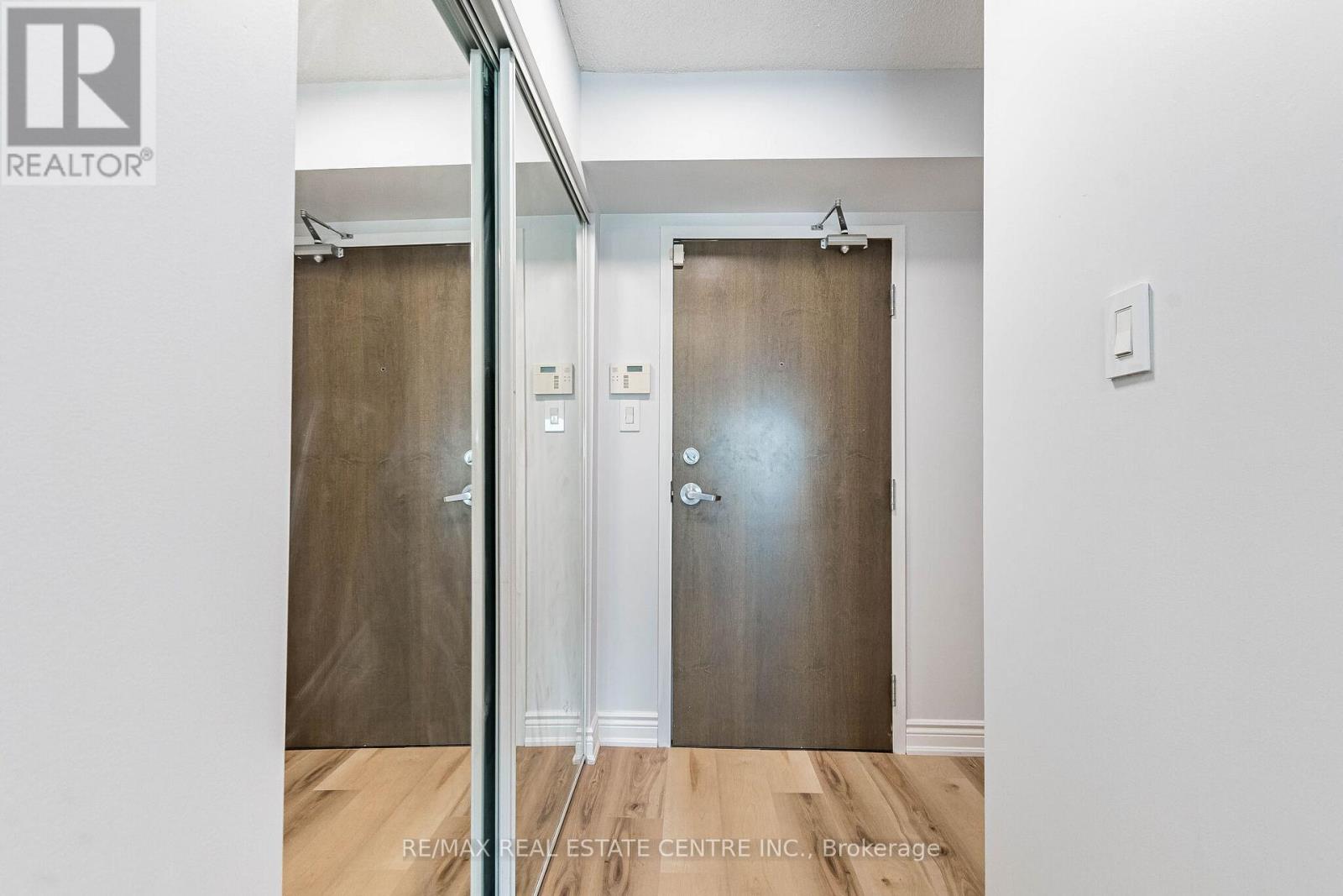 2203 - 9 George Street, Brampton, Ontario  L6X 0T6 - Photo 8 - W13040592