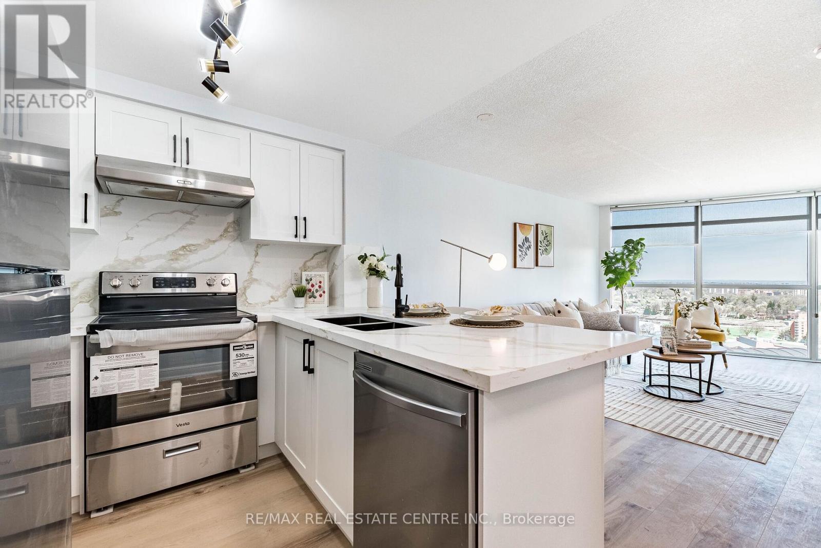 2203 - 9 George Street, Brampton, Ontario  L6X 0T6 - Photo 9 - W13040592