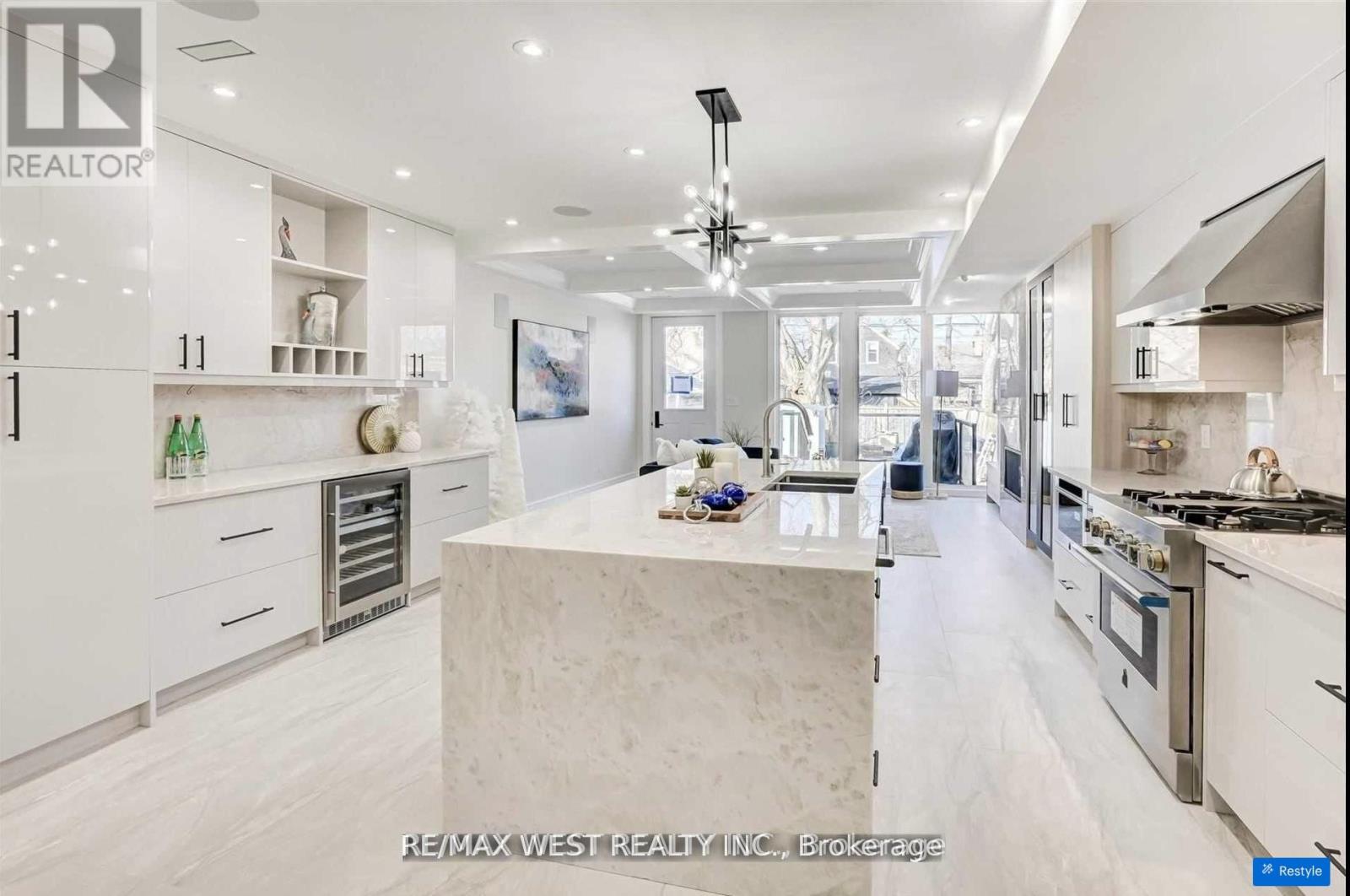 94 Lake Crescent, Toronto, Ontario  M8V 1W1 - Photo 4 - W13040616