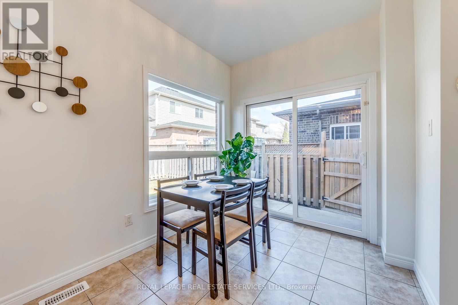 206 Brigadoon Drive, Hamilton, Ontario  L9C 0B5 - Photo 14 - X12956946