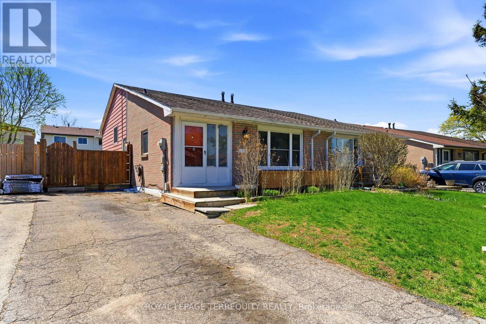 12 ROMAN CRESCENT, Brantford, Ontario