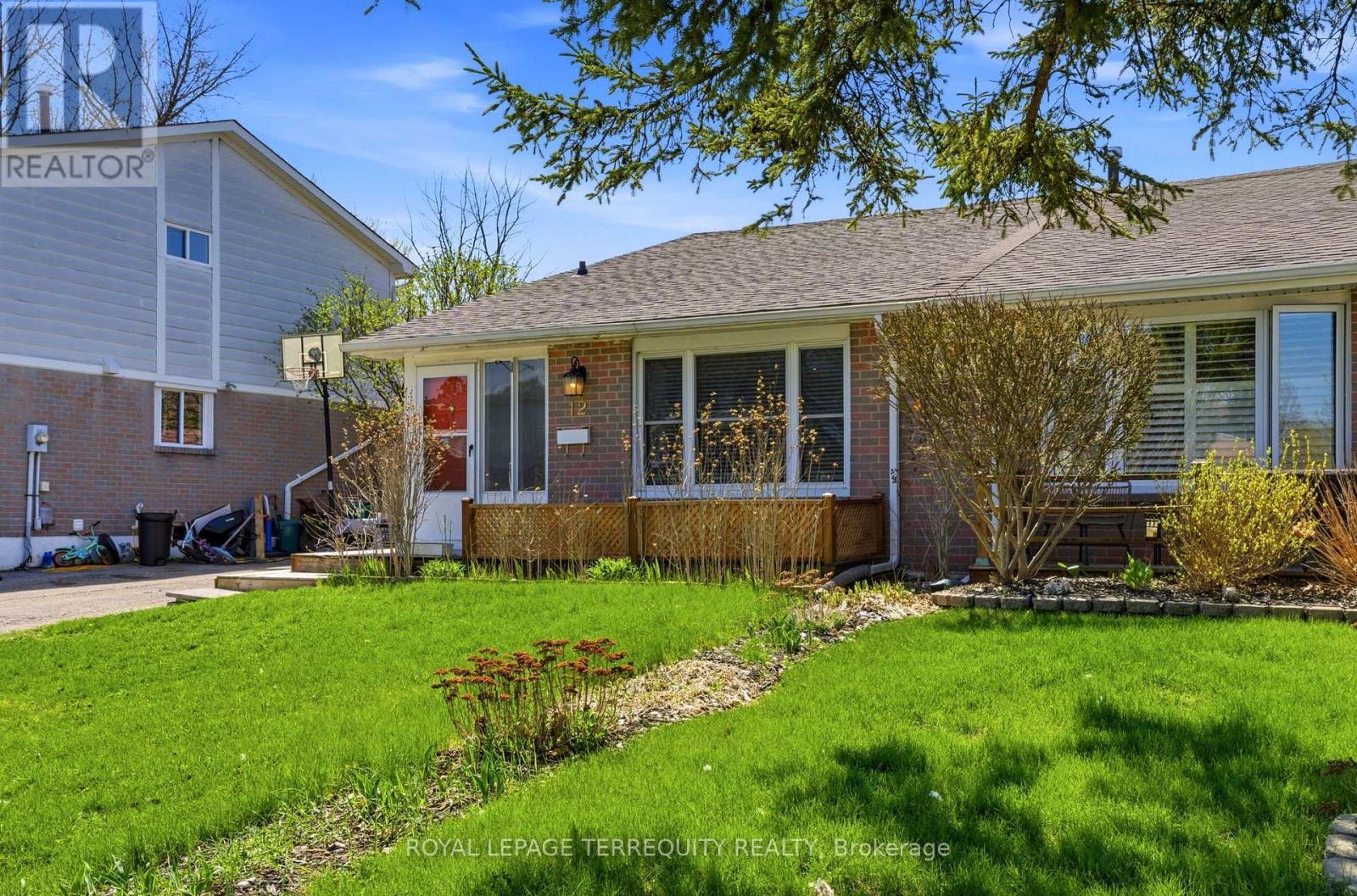 12 Roman Crescent, Brantford, Ontario  N3V 1A3 - Photo 3 - X13040480