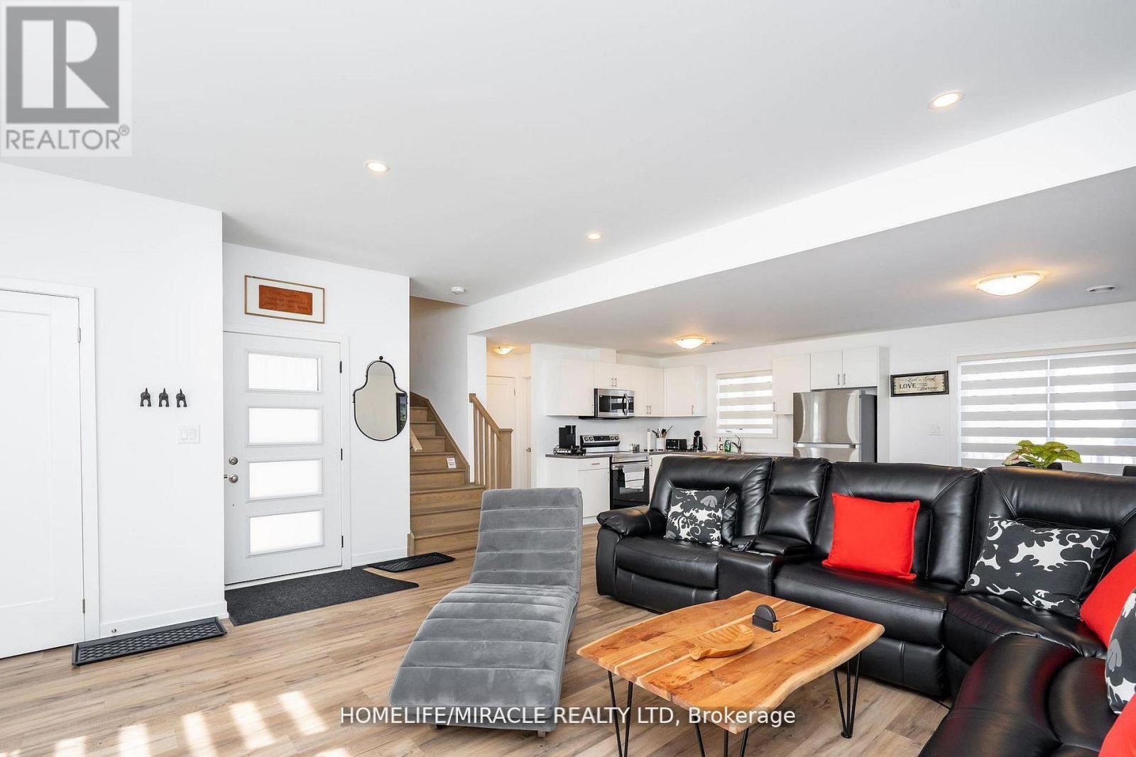 825 - 4263 Fourth Avenue, Niagara Falls, Ontario  L2E 0C2 - Photo 3 - X13040534