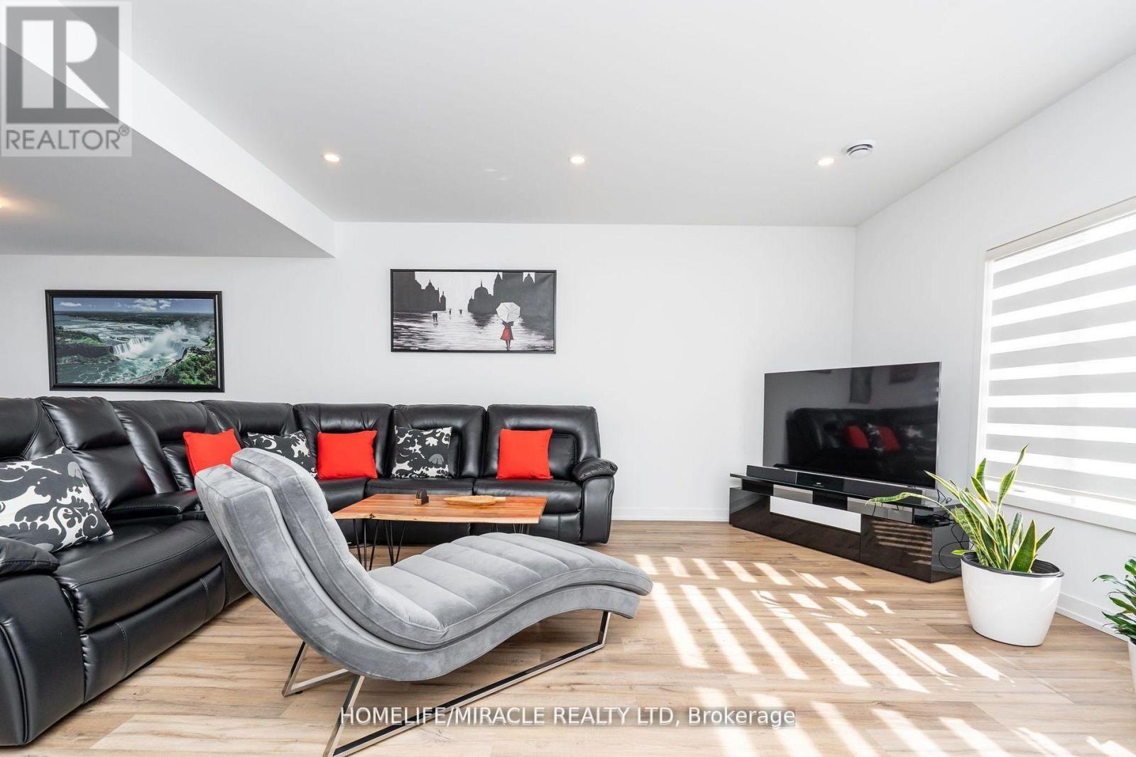 825 - 4263 Fourth Avenue, Niagara Falls, Ontario  L2E 0C2 - Photo 4 - X13040534