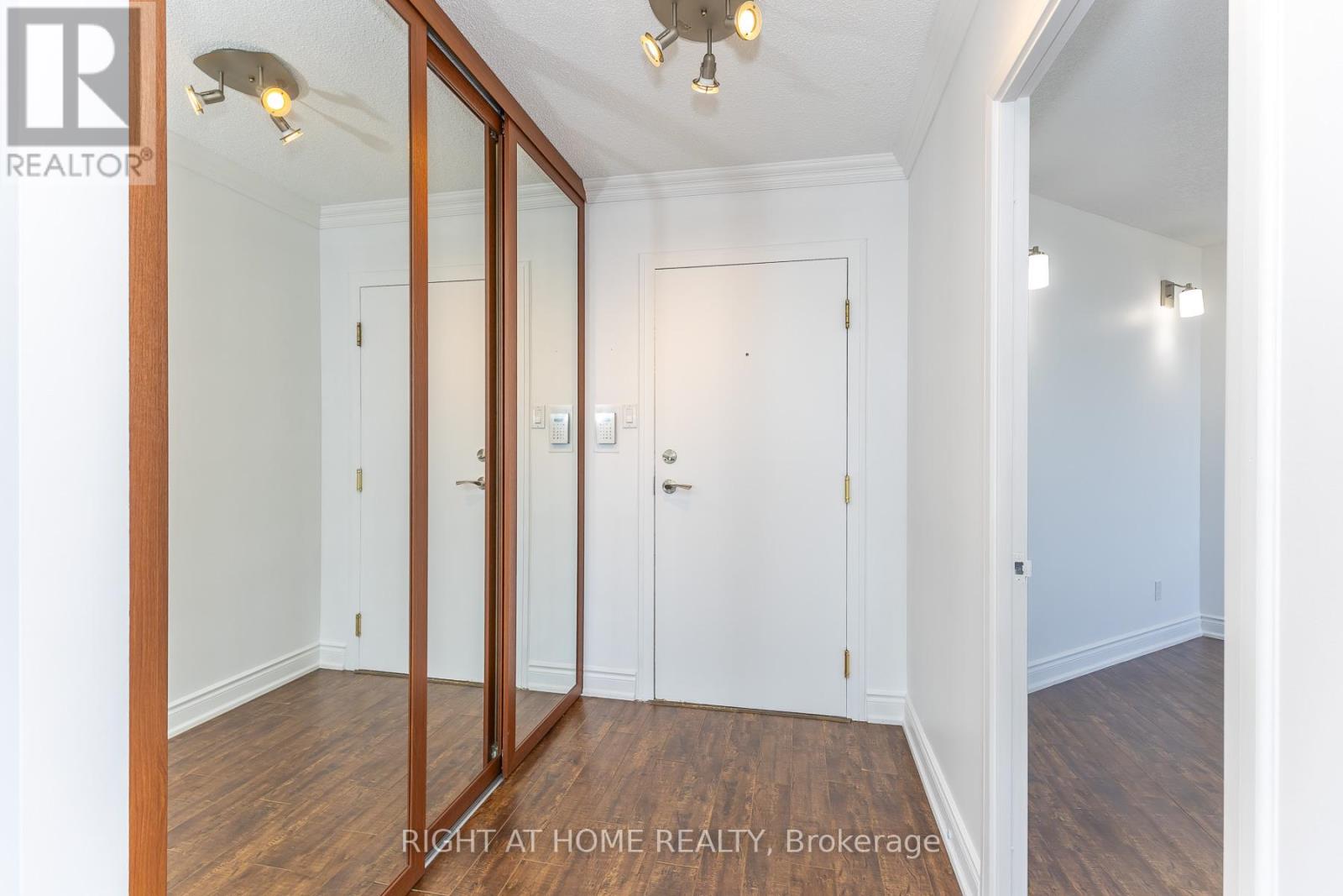 1001 - 120 Promenade Circle, Vaughan, Ontario  L4J 7W9 - Photo 12 - N12760712