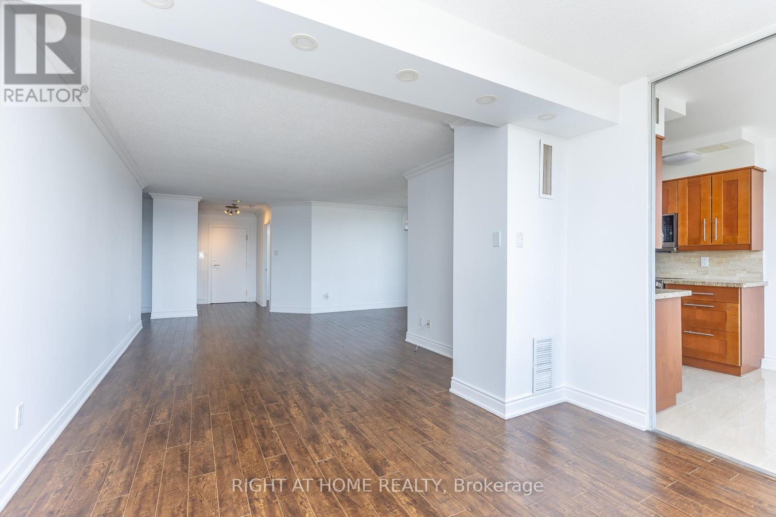 1001 - 120 Promenade Circle, Vaughan, Ontario  L4J 7W9 - Photo 16 - N12760712