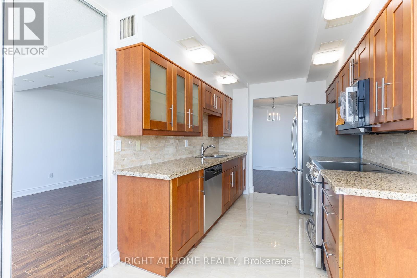 1001 - 120 Promenade Circle, Vaughan, Ontario  L4J 7W9 - Photo 24 - N12760712