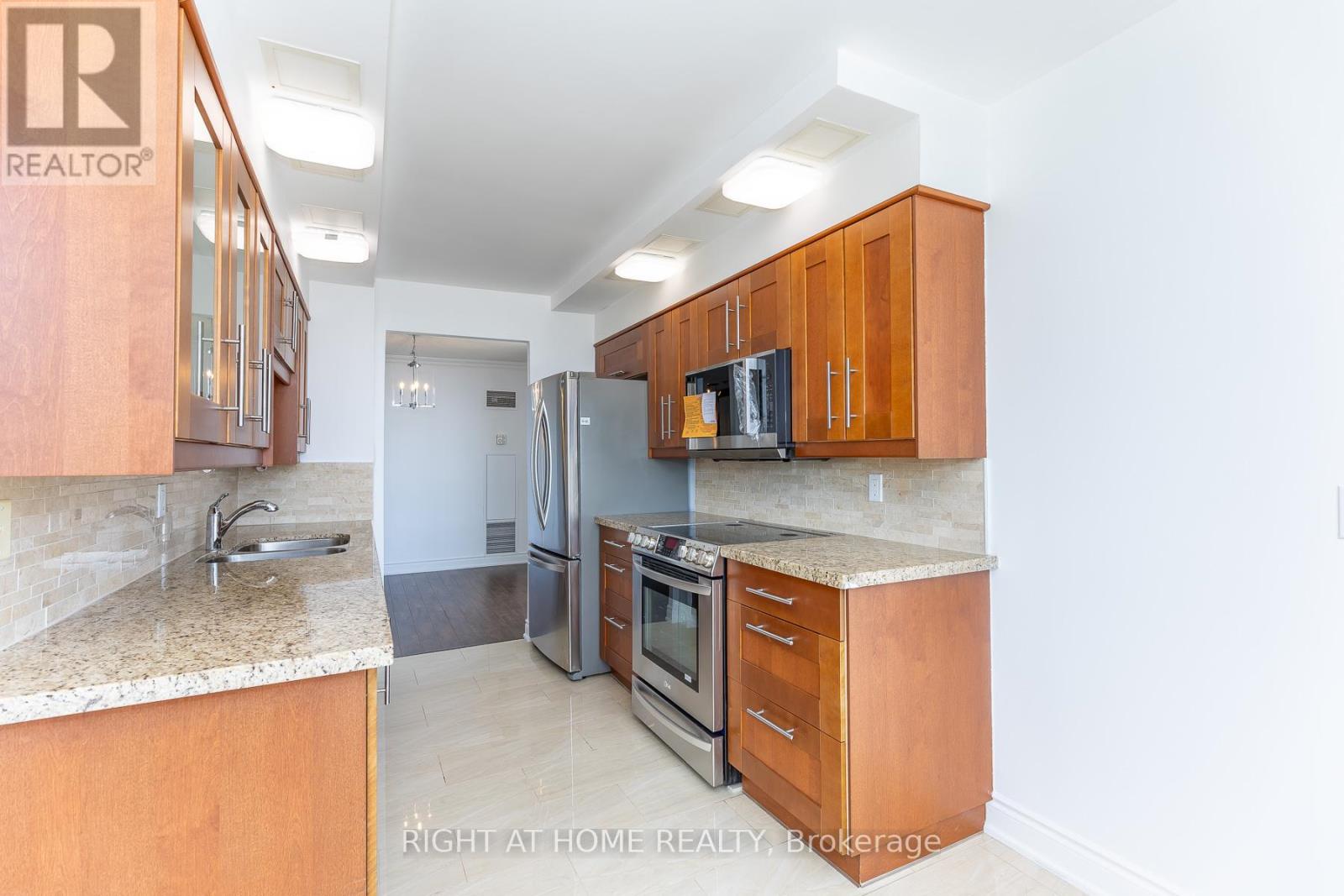 1001 - 120 Promenade Circle, Vaughan, Ontario  L4J 7W9 - Photo 25 - N12760712