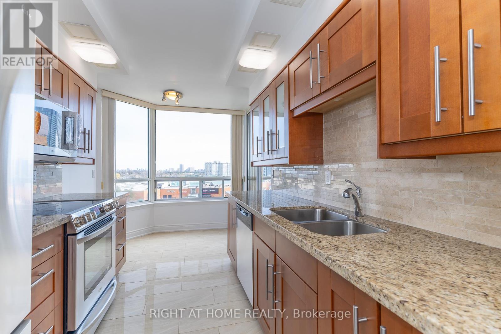 1001 - 120 Promenade Circle, Vaughan, Ontario  L4J 7W9 - Photo 22 - N12760712