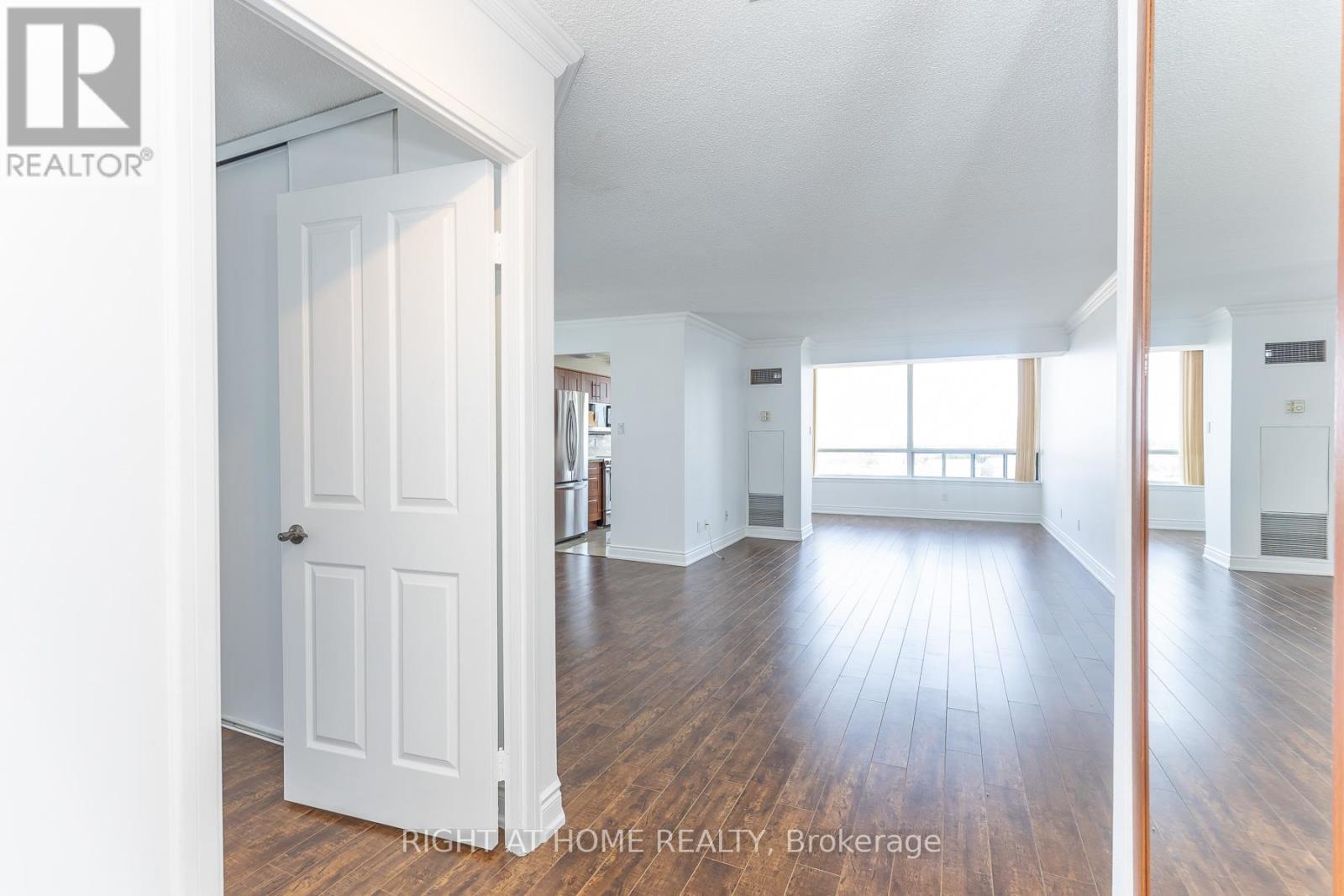 1001 - 120 Promenade Circle, Vaughan, Ontario  L4J 7W9 - Photo 13 - N12760712