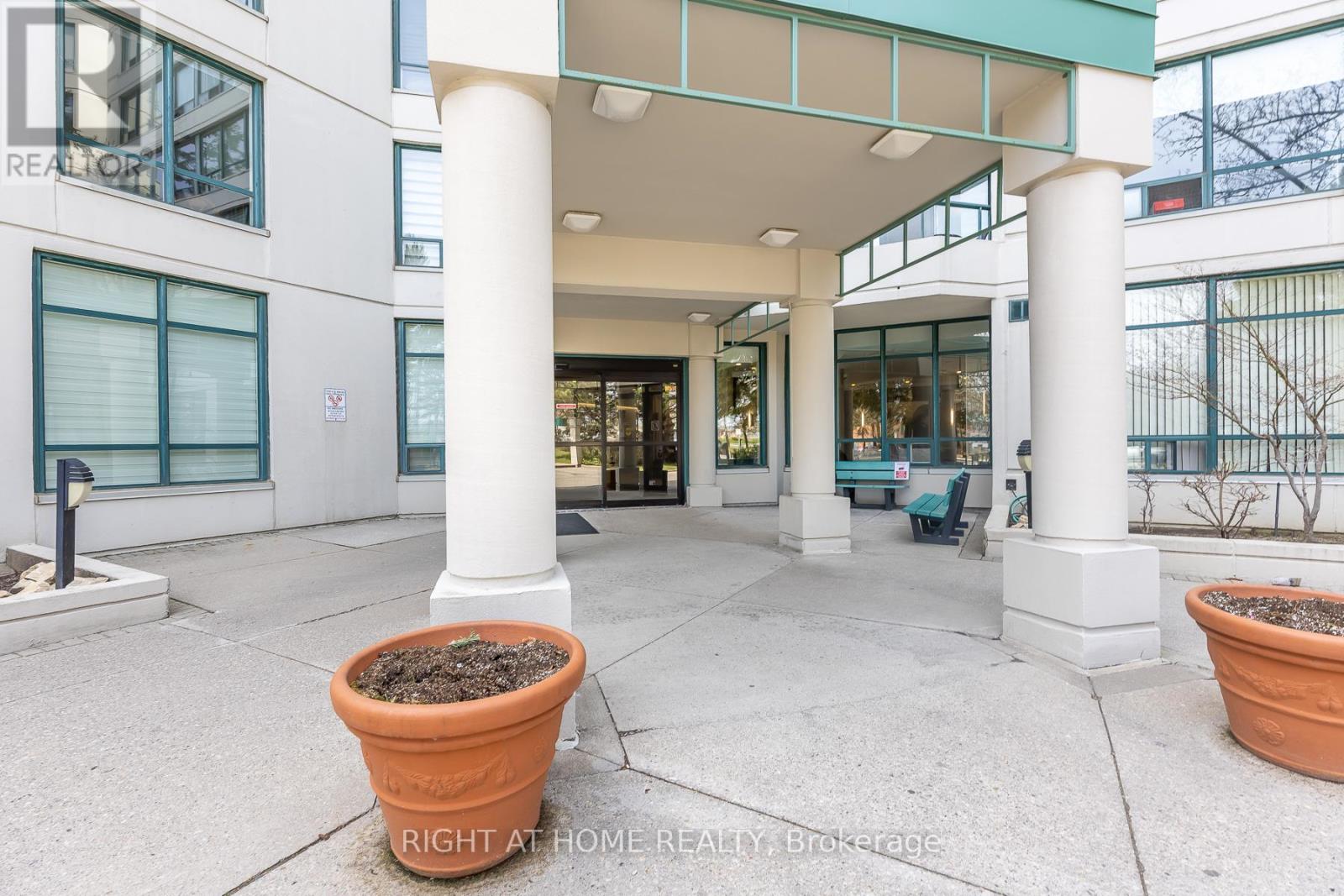 1001 - 120 Promenade Circle, Vaughan, Ontario  L4J 7W9 - Photo 4 - N12760712